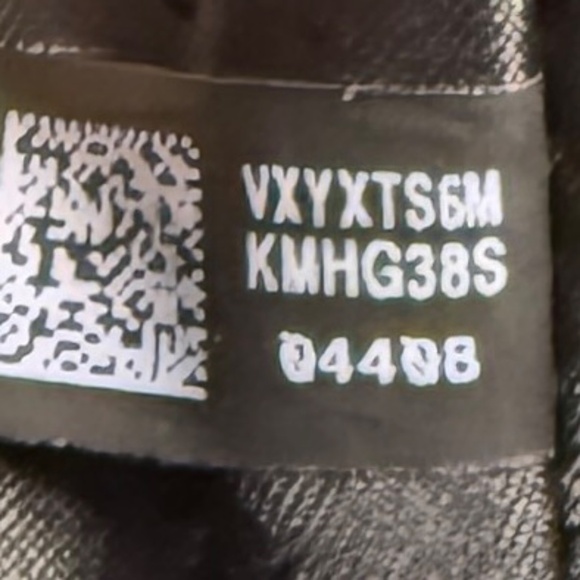 Michael Kors Jet Set Travel Tote Small - Black and White - Picture 12 of 16